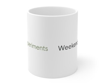 Tasse „Wochenend-Experimente“ – Hauptschriftzug – Cremefarbenes Banner – USA-Druck