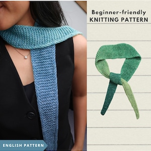 Może przedstawiać: Dzianinowy szalik w odcieniach niebieskiego i zielonego. Szalik jest noszony wokół szyi i zwisa z przodu. Widoczny jest tekst "Beginner-friendly KNITTING PATTERN" i "ENGLISH PATTERN".