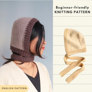 Può includere: Una cuffia lavorata a maglia con lunghi lacci color beige chiaro, mostrata accanto a una persona che indossa una cuffia simile in due tonalità di marrone. Il testo recita Beginner-friendly KNITTING PATTERN e ENGLISH PATTERN. La cuffia ha un bordo a coste.