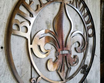 Bienvenido Antique Copper Plated Steel Metal Round Wall Mount Sign Style 3 Louisiana Fleur de lis