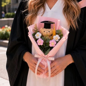 Personalized Crochet Graduation Bear Bouquet, Handmade Yarn Flower Gift, Graduation Gift for Her, Teddy Bear Bouquet, College Graduate Gift