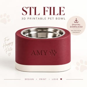 Può includere: Un file STL digitale per una ciotola per animali stampabile in 3D con esterno bordeaux, base bianca e inserto interno in argento metallizzato. La ciotola è incisa con il nome AMY e un'impronta di zampa. Il testo include STL FILE, 3D PRINTABLE PET BOWL, DIGITAL DOWNLOAD, NO PHYSICAL PRODUCT, For Happy Pets e DESIGN PRINT LOVE.