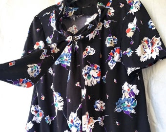 Floral pussy bow blouse