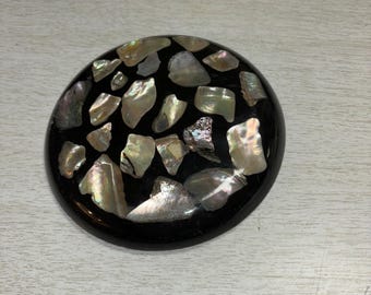 Lucite trivet with shells as is