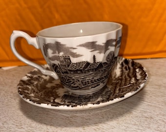 Taza y platillo Myott Royal Mail de color marrón, de Staffordshire Ware.