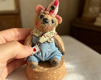 Oso de peluche cosido a mano con articulaciones móviles y gorro extraíble. Muñeco de oso artesanal, acogedor, decorativo, adorno para el hogar, regalo de Navidad o para las fiestas.