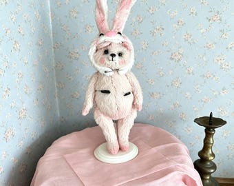 Ursinho Coelho Rosa de Pelúcia Costurado à Mão, com Articulações Móveis e Chapéu Removível, Ideal para Decoração de Prateleira, Enfeite de Casa e Presente de Natal.