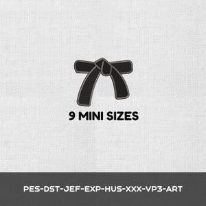 Puede incluir: Un diseño de bordado que muestra un cinturón de artes marciales negro atado en un nudo. Debajo del cinturón, el texto dice 9 MINI SIZES. En la parte inferior, una barra gris oscuro muestra el texto PES-DST-JEF-EXP-HUS-XXX-VP3-ART sobre fondo blanco.