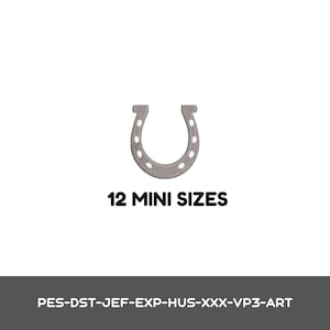 Puede incluir: Un diseño de herradura bordado en gris con detalles de puntadas visibles. Debajo de la herradura, el texto dice 12 MINI SIZES. En la parte inferior, una barra gris oscuro muestra el texto PES-DST-JEF-EXP-HUS-XXX-VP3-ART en letras mayúsculas blancas.