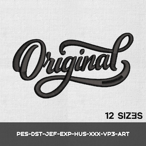 Può includere: Design ricamato nero della parola "Original" in corsivo. Sotto la parola, il testo recita "12 TAGLIE". La parte inferiore dell'immagine contiene il testo "PES-DST-JEF-EXP-HUS-XXX-VP3-ART".