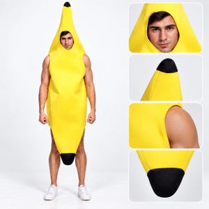 Könnte beinhalten: Ein leuchtend gelbes Bananenkostüm mit einer langen, geschwungenen Körperform, einer spitzen Oberseite und einer abgerundeten Unterseite. Das Kostüm hat an beiden Enden eine schwarze Spitze und eine große kreisförmige Öffnung für das Gesicht.