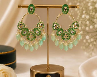 Pendientes Chandbali Kundan verde menta: elegancia refinada con un toque moderno.