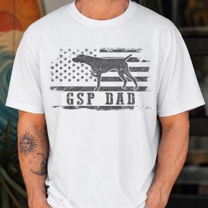 GSP pappa PNG digital nedladdning, tysk korthårig pekare SVG klippfil, nödställd amerikansk flagga patriotisk hund clipart, sublimering