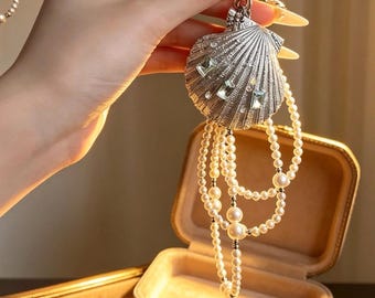 Colgante de borla de perlas y conchas plateadas con cristales brillantes, llavero accesorio para bolso con estética de sirena, adorno colgante para coche Coquette, regalo para amantes del océano
