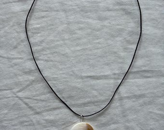 Choker met schelp en keramiek