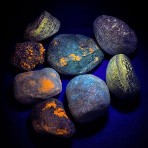 Stora UV-reaktiva stenar | Thousand Islands fluorescerande lampor