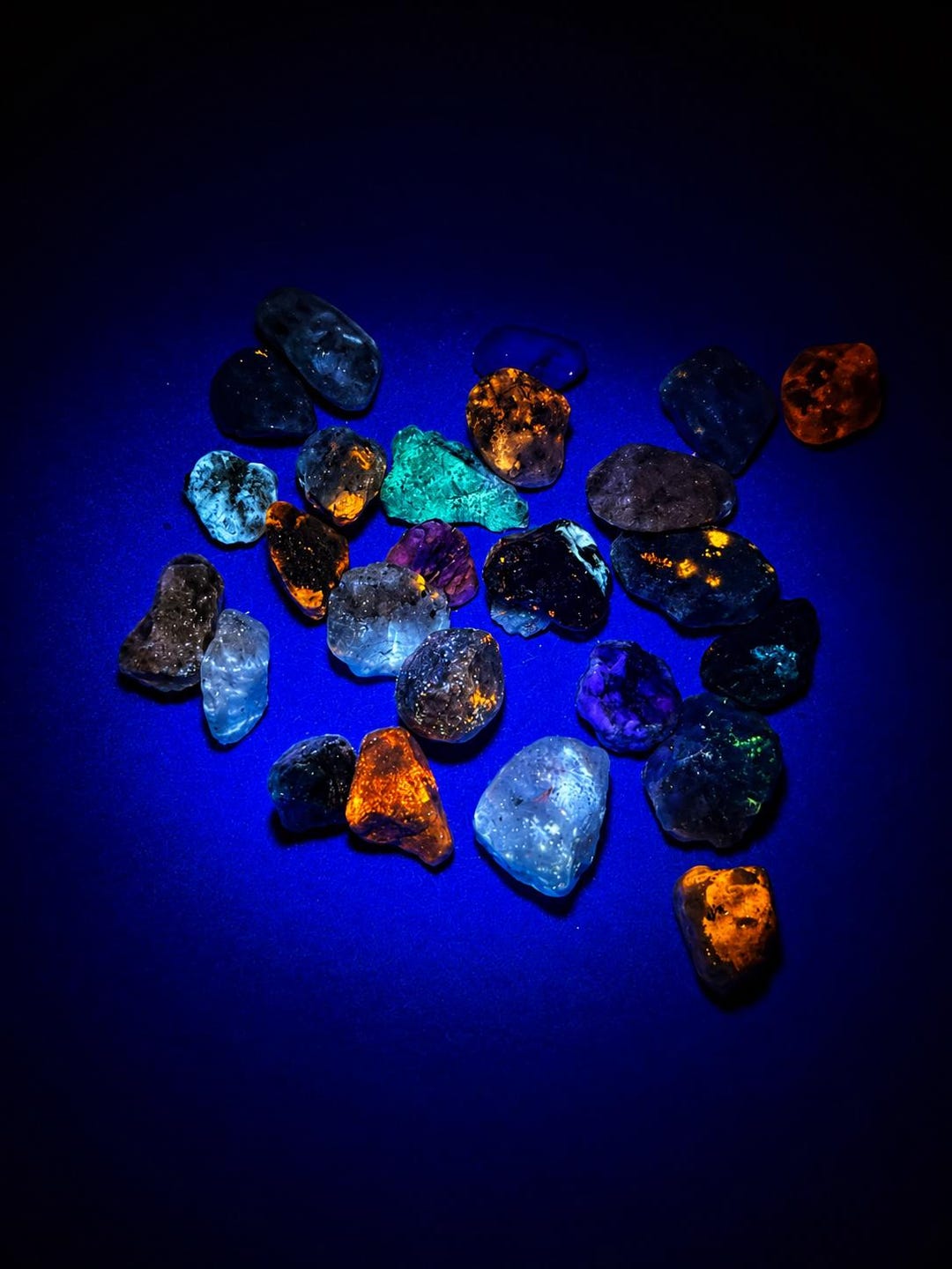 Fluorescent Magic Rocks Thousand Islands Fluorescent Stone Pack | 4 UV Reactive Rocks, Ontario ...