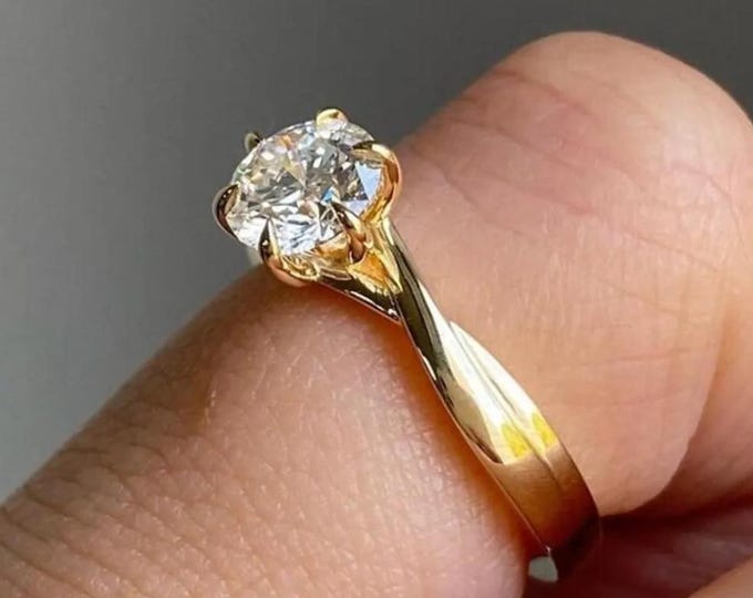 Round Cut Moissanite Wedding Ring, 14K Solid Gold 6 Prong Solitaire Engagement Ring, Split Thick band Proposal Ring