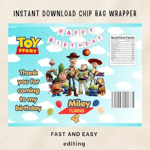 Puede incluir: Un dise&ntilde;o digital de envoltorio para bolsa de patatas con personajes de Toy Story como Woody, Buzz Lightyear y Jessie sobre un cielo azul con nubes. El texto incluye Happy Birthday, Thank you for coming to my birthday y Miley Turns 4.