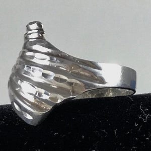 Vintage Conch Shell Ring, Diamond Cut, Sterling Silver ,  Artisan Designed, 1960s Southwestern Jewelry.