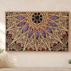 Op de afbeelding: Een gelaagd houten wandkunstwerk met een geometrisch ontwerp. Het kunstwerk heeft een centraal sterpatroon met paarse, rode en bruine accenten. Het frame is gemaakt van natuurlijk hout en het stuk wordt op een neutrale muur getoond.