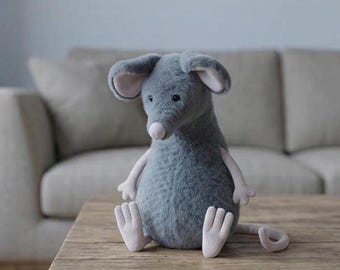 Jellycat Lachlan Sad Rat Plush – Mjuk Grå Gosedjur, Kramvänlig Kompis
