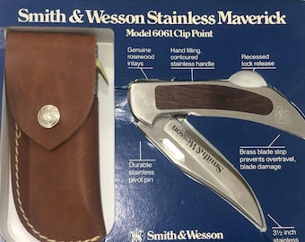 Canivete de bolso dobrável Smith & Wesson USA Maverick de 4,75" fechado, em aço 6061.
