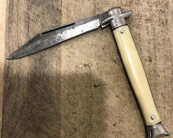 Colonial Fish Tail Knife Made In USA Smooth Synthetic Handles 4" Closed