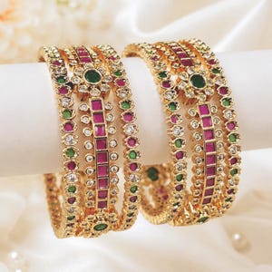 Ensemble de bracelets indiens plaqués or avec zirconiums verts et rubis | Bracelet de mariée style Kundan avec pierres multicolores | Bijou cadeau de mariage pour elle