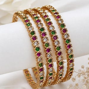 Ensemble de 4 bracelets dorés ornés de pierres multicolores, bracelet rubis vert et bracelet Kempu, bijoux de mariée indiens | Cadeau pour elle
