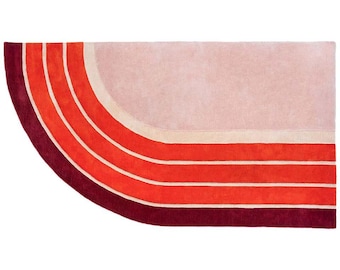 Tapis en laine à rayures courbes fait main, style abstrait moderne, rose poudré, corail et ivoire.