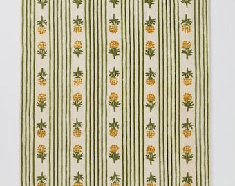 Tapis en laine fait main à motif ananas, fruits botaniques, vert moutarde ivoire, style cottagecore et ferme.