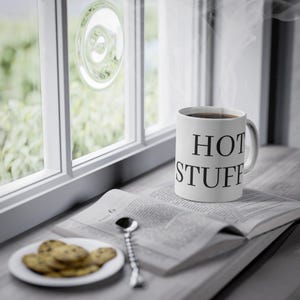 Hot Stuff Paukerstyle Logo Kaffeebecher | Minimalistische Keramiktasse (325 ml)