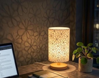 Minimalistische Holz Tischlampe • Floraler Stoffschirm, USB Nachtlicht