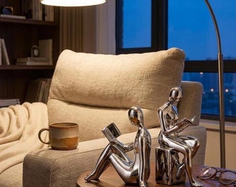 Abstraktes Lesepaar Buchstützen - Buchstopper aus Keramik, Gold oder Silber Finish