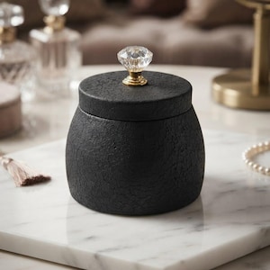 Zwarte decoratieve pot met structuur en kristallen knop, moderne opbergpot voor de badkamer (luxe woondecoratie)