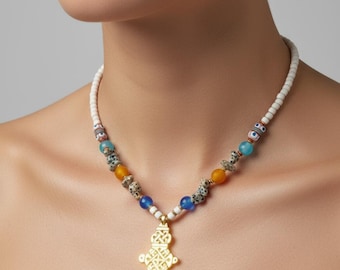 Collar con cruz ortodoxa etíope de cuentas del Nilo Amarillo
