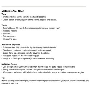 Puede incluir: Un documento titulado Materials You Need que enumera los suministros para un proyecto de ganchillo, incluyendo hilo blanco y verde, un ganchillo de 2,5 mm a 3,5 mm, aguja lanera, tijeras, marcadores de puntos, cinta m&eacute;trica y cinta de raso rosa.