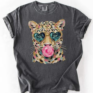 Funny Leopard Comfort Colors® Shirt, Retro Big Cat Graphic Tee, Bubblegum Sunglasses Animal Shirt, Trendy Vintage T-Shirt