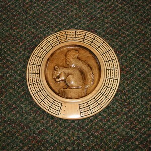 Squirel 3 track round cribbage board with storage