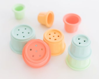 Gobelets empilables pour bébé et jeu montessori