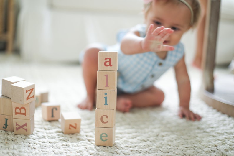 Blocs de construction couleur alphabet Blocs jouets en bois naturel et biologique Pastels bohèmes pour chambre d'enfant image 7