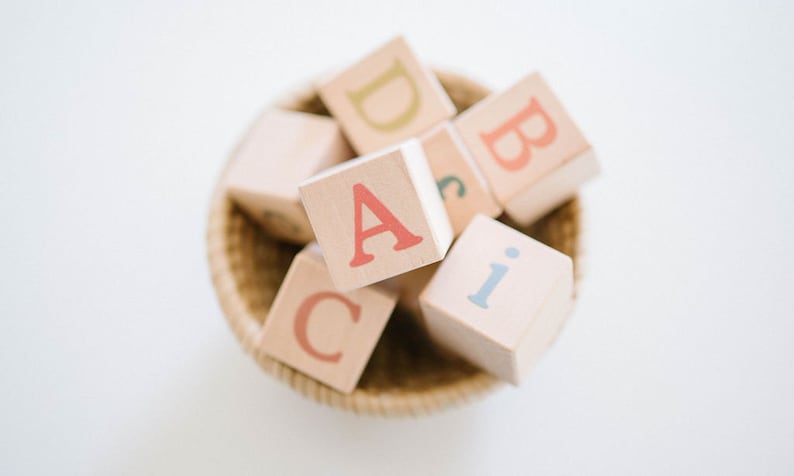 Blocs de construction couleur alphabet Blocs jouets en bois naturel et biologique Pastels bohèmes pour chambre d'enfant image 2