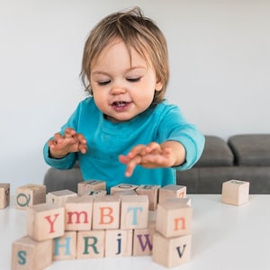 Blocs de construction couleur alphabet Blocs jouets en bois naturel et biologique Pastels bohèmes pour chambre d'enfant image 8