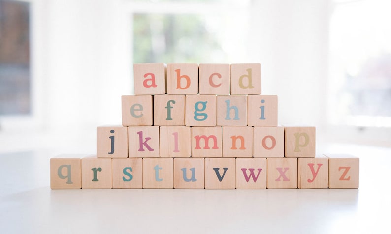 Blocs de construction couleur alphabet Blocs jouets en bois naturel et biologique Pastels bohèmes pour chambre d'enfant image 1