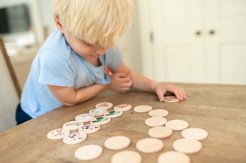 Jeu d'associations de souvenirs en bois à la ferme pour les enfants, l'école à la maison et les agriculteurs d'âge préscolaire image 5