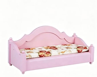 Rosa träbäddsoffa för dockor i skala 1/6 | Miniatyrmöbler för dockhusdekor i skala 1/4