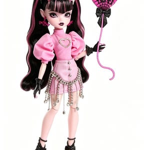 monster high pink dress Monster High Draculaura Doll Pink Dress With Hearts 2008 Mattel