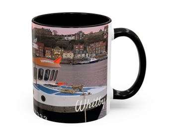 Tazza da caffè con decorazioni Whitby Harbour Boats at Dusk / Foto avvolgente