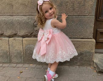 Vestido de princesa para bebê menina, ideal para aniversários, casamentos e batizados, com touca e acessórios de cabeça.